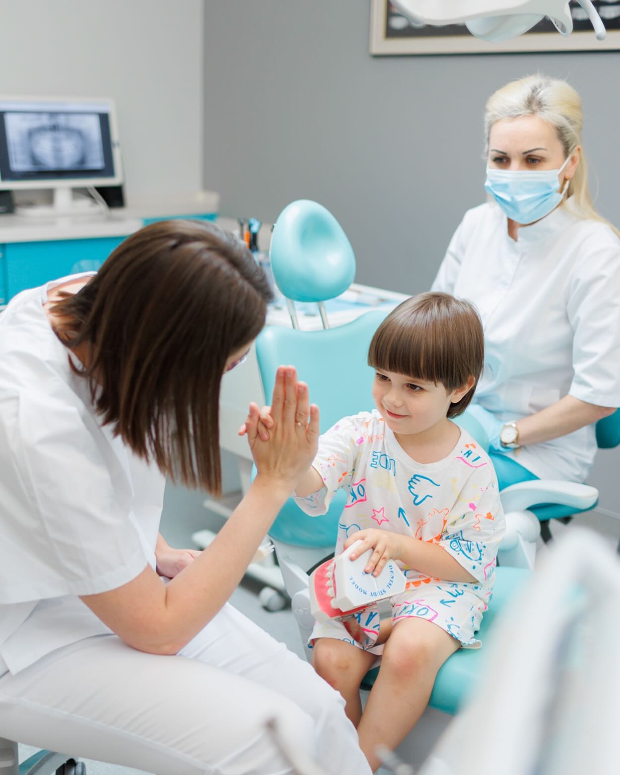 https://diadents.md/wp-content/uploads/2025/09/clinica_diadents_pentru_copii_si_adulti.jpg